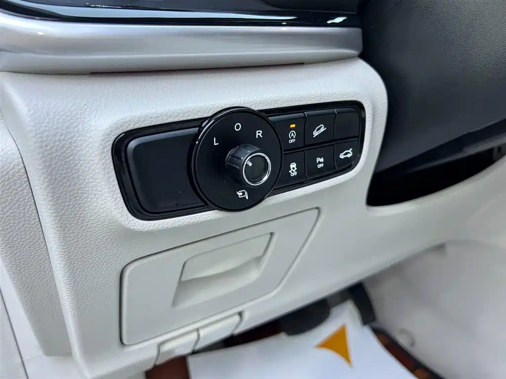 GAC Trumpchi Trumpchi M8 2018 320T Flagship Edition фото 23