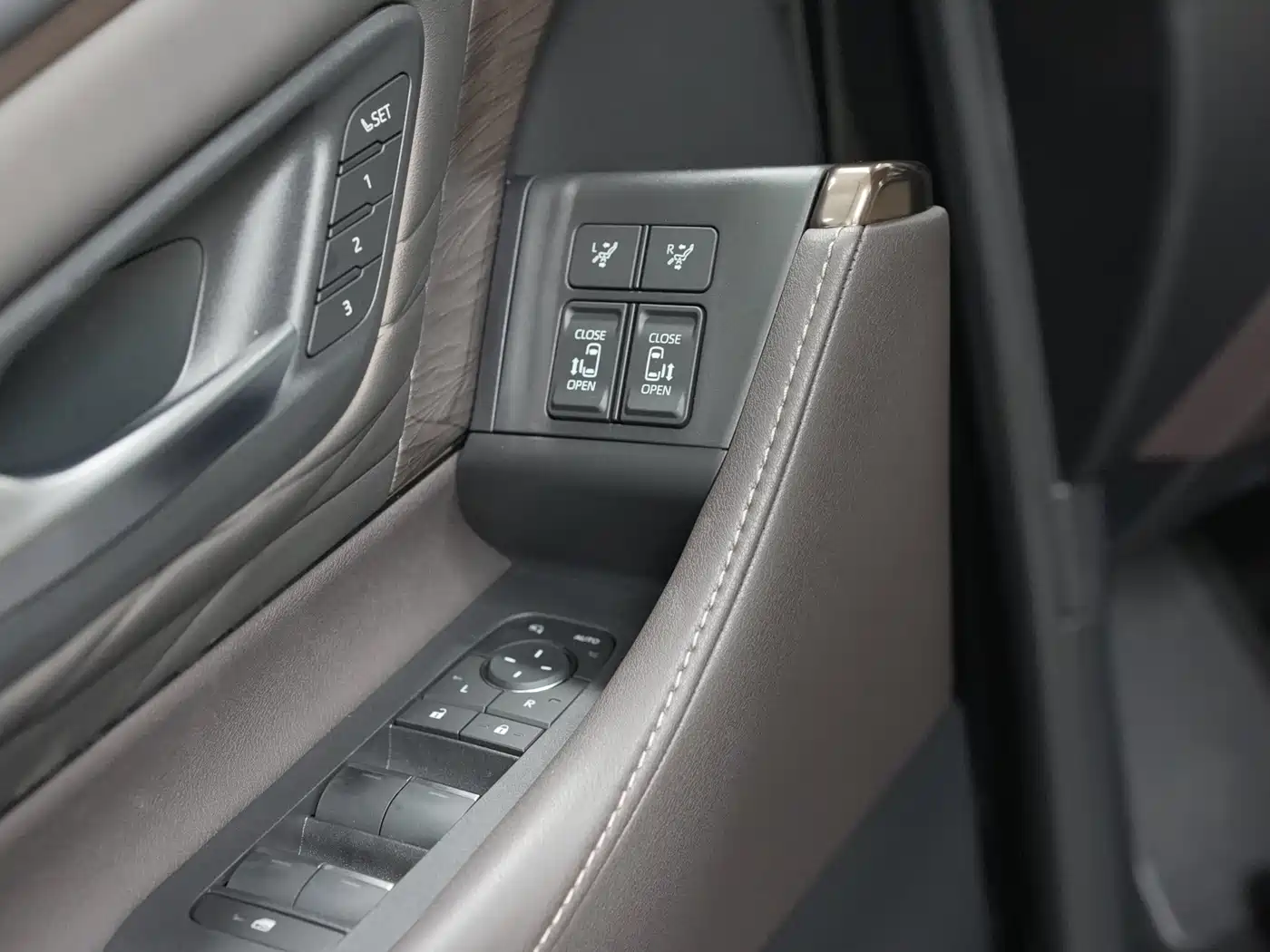Toyota Alphard 2024 Hybrid 2.5L Ultimate Enjoyment Edition фото 5