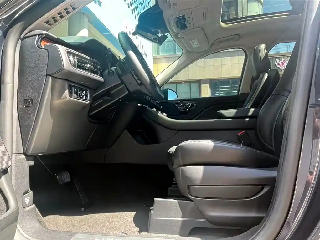 Lincoln Aviator 2023 3.0T V6 AWD Premium Cruise Edition 6-Seater фото 9