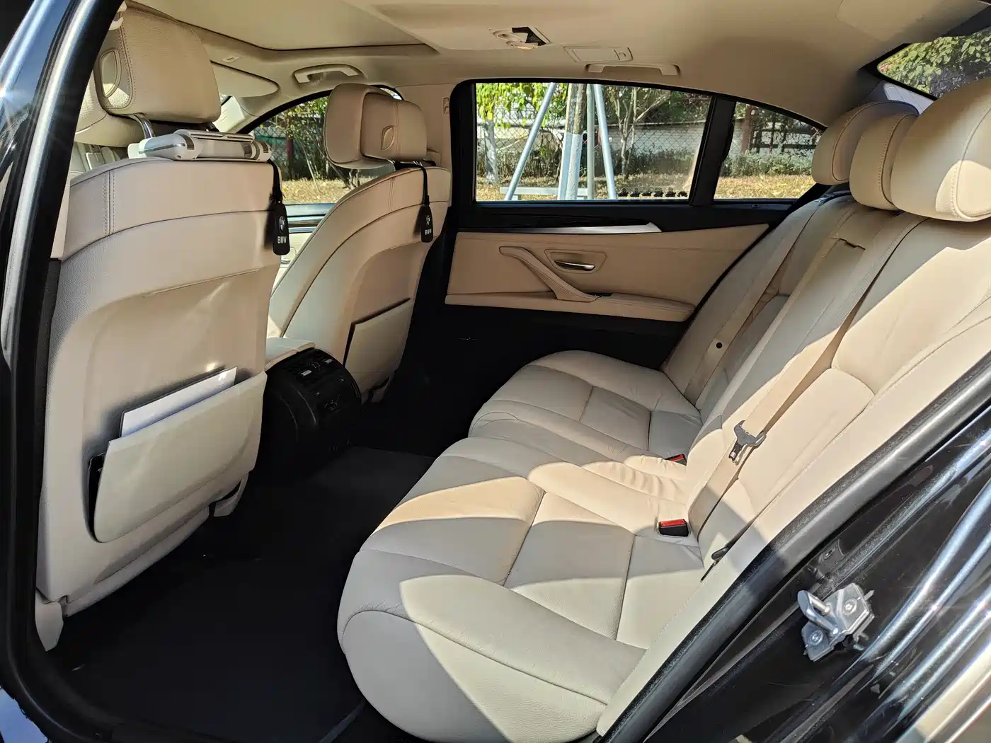 BMW 5 Series 2011 535Li Leading фото 9