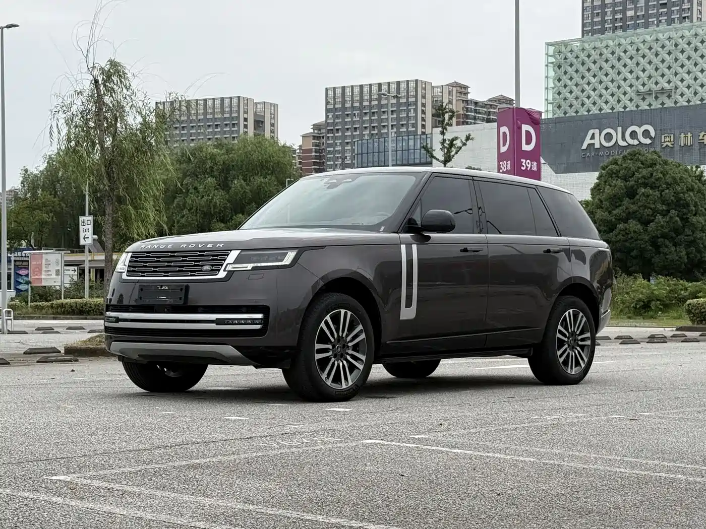 Land Rover Range Rover 2023 3.0 L6 400PS Genesis Extended Version фото 2