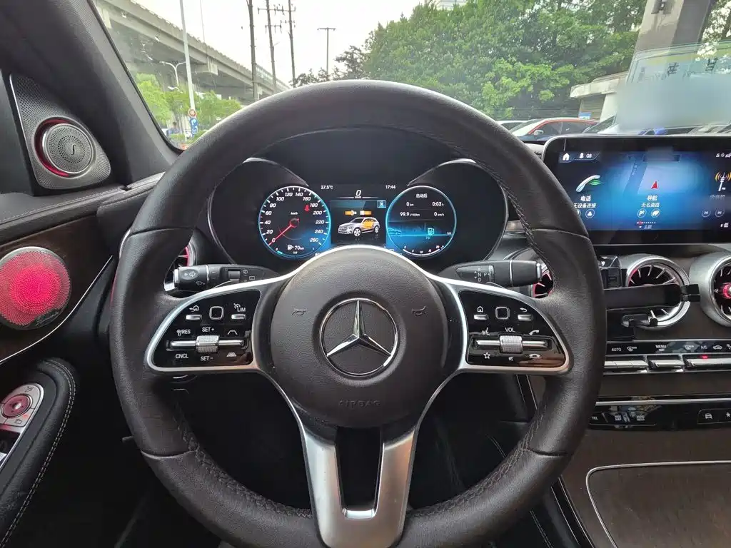 Фото 3 - Mercedes-Benz GLC