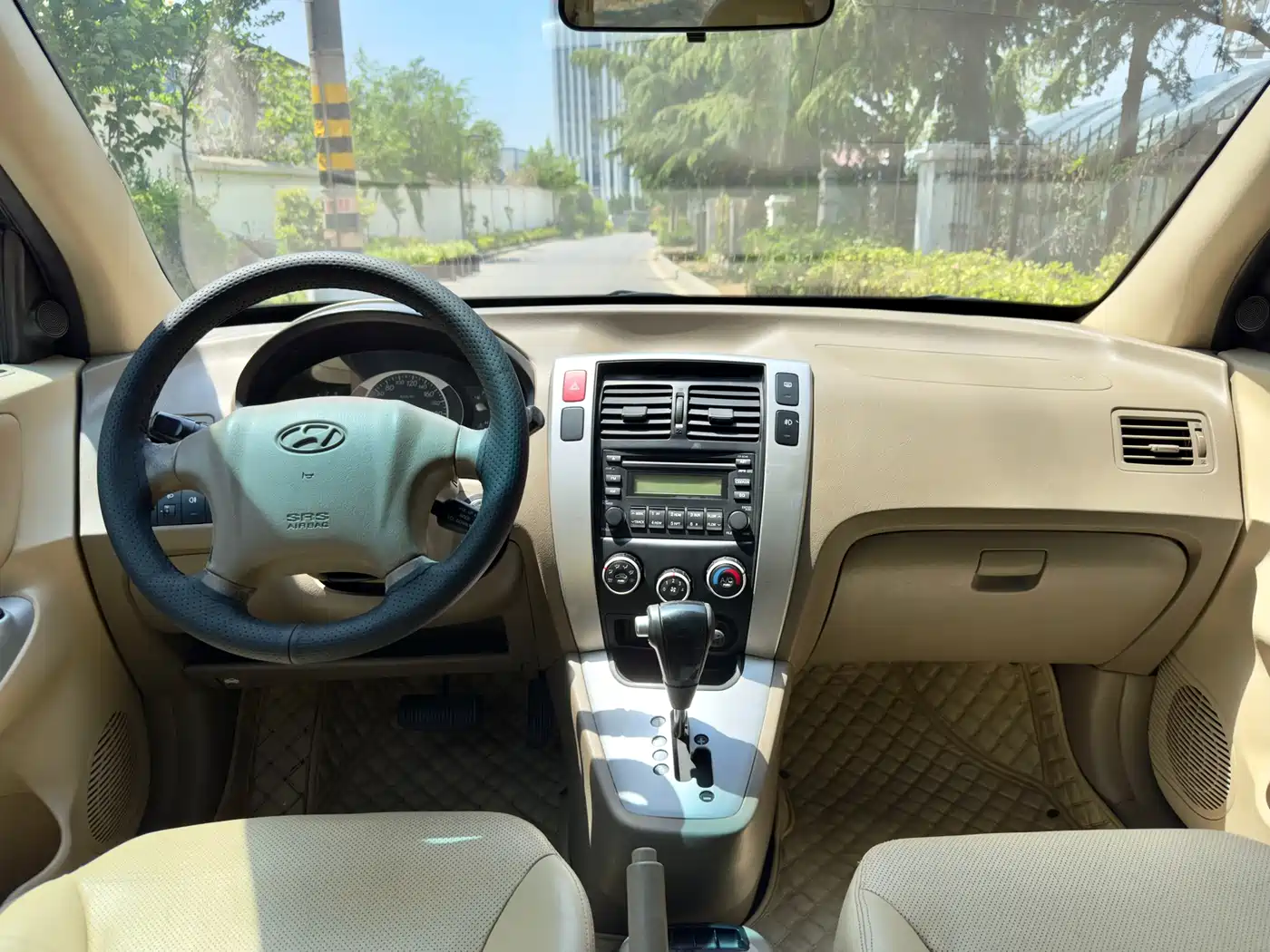 Hyundai Tucson 2013 2.0L Automatic 2WD Comfort фото 13