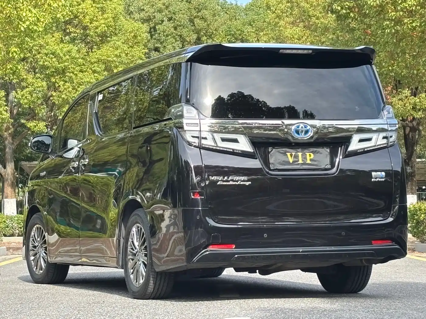 Toyota Vellfire 2019 Hybrid 2.5L HV Premium Edition фото 4