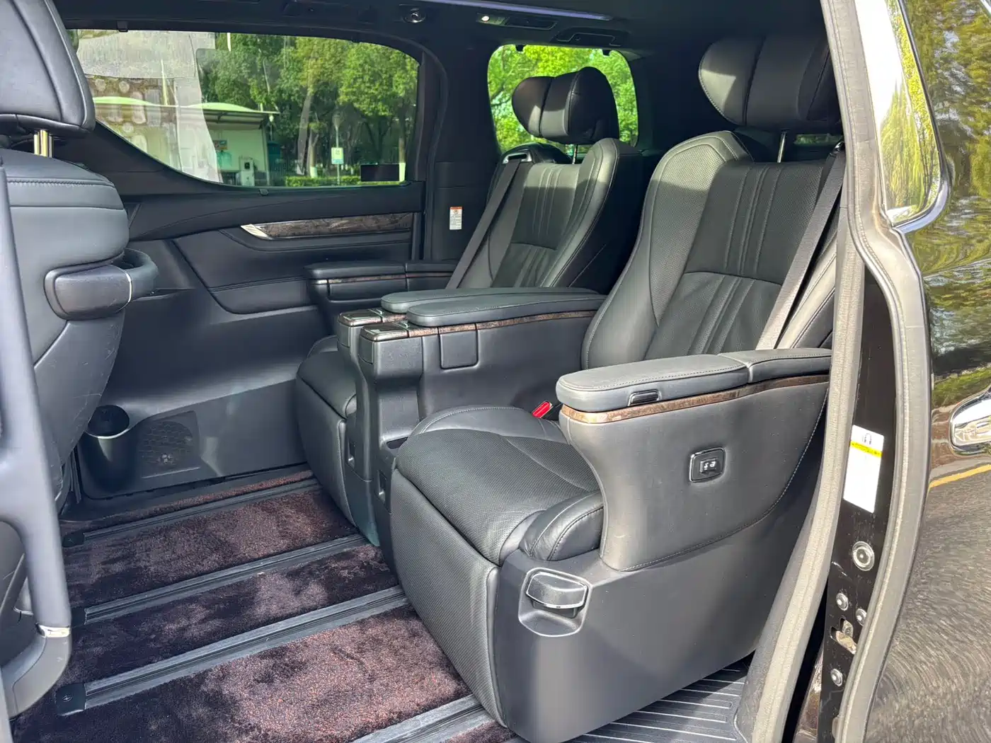 Toyota Vellfire 2019 Hybrid 2.5L HV Premium Edition фото 8