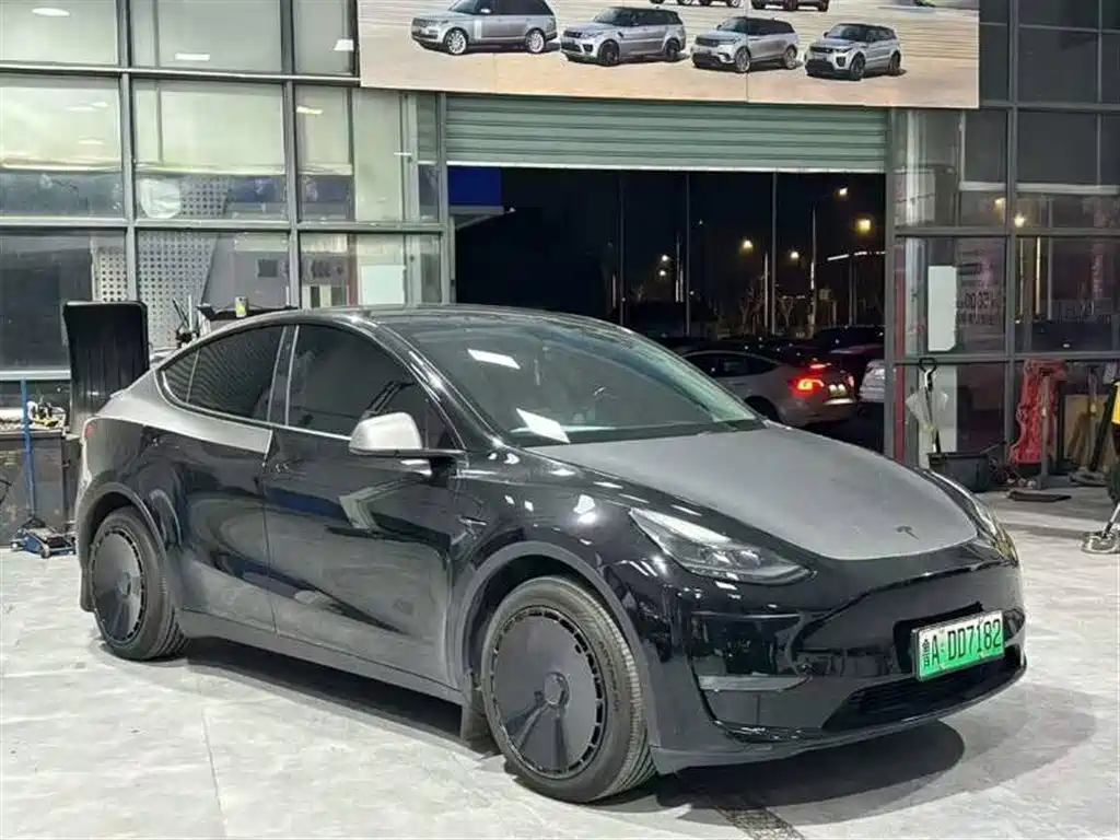TESLA MODEL Y