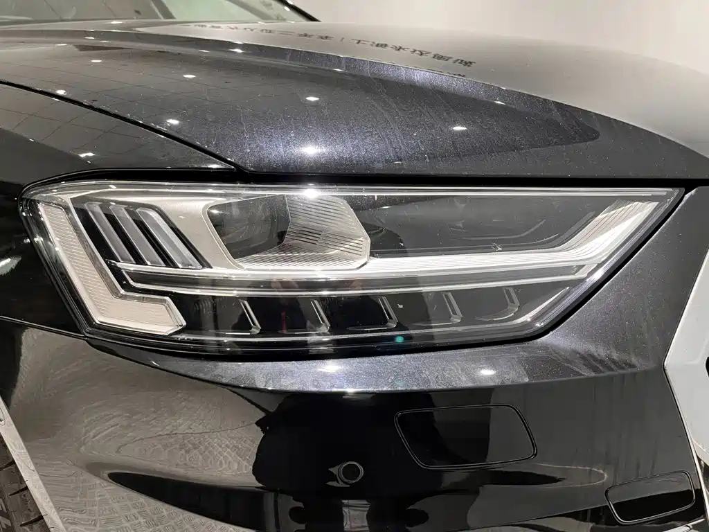 Фото 5 - Audi A8
