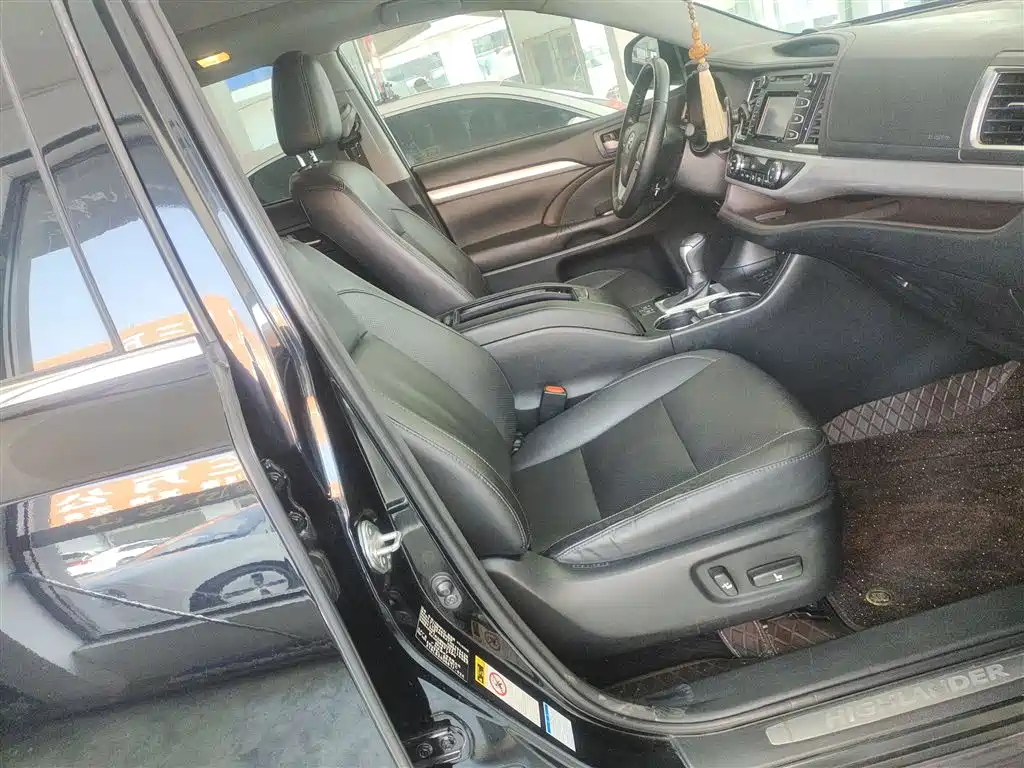 Toyota Highlander 2017 2.0T 4WD Gloss Black Limited Edition фото 25