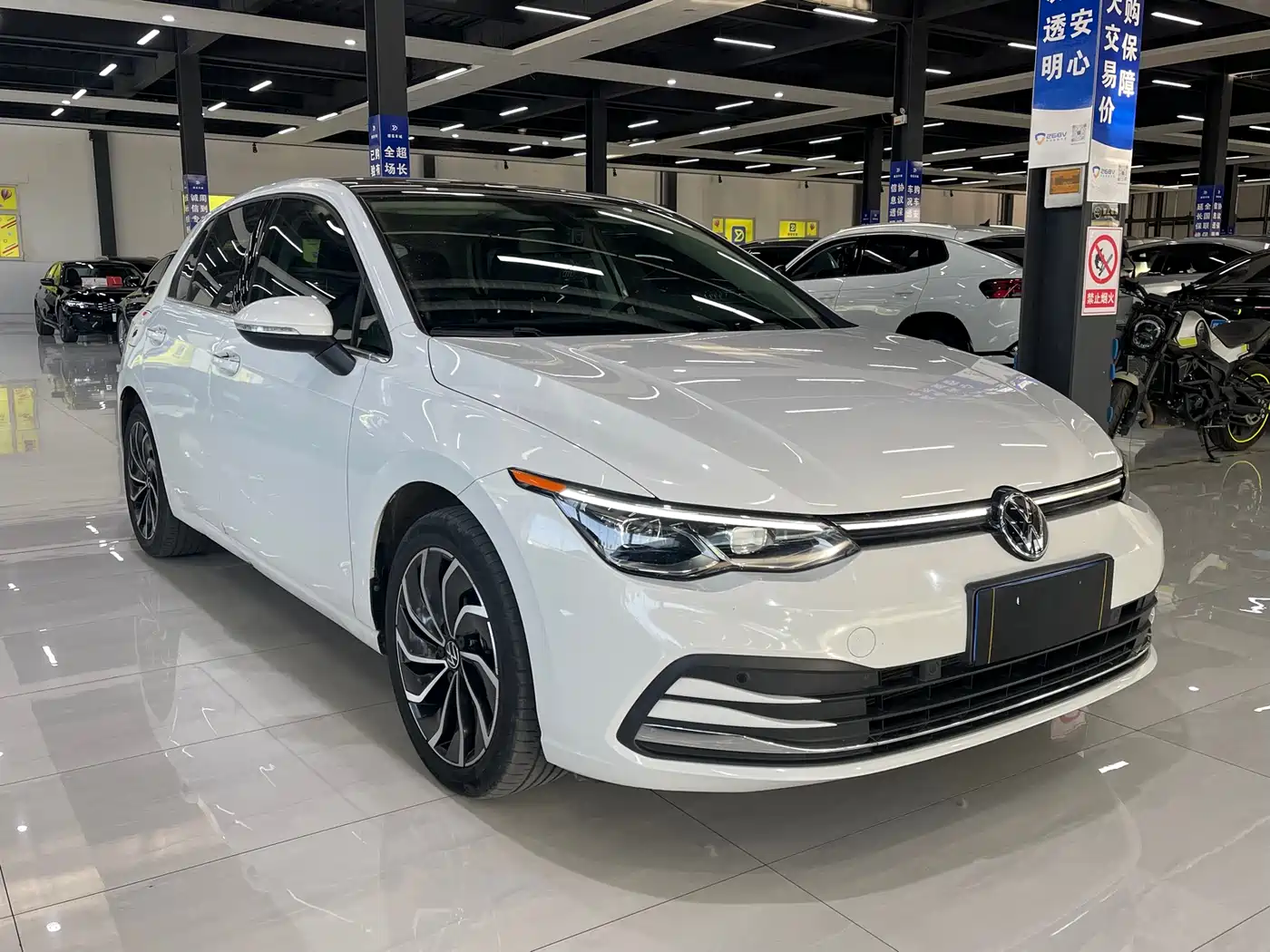 Volkswagen Golf 2021 280TSI DSG 30th Anniversary Edition фото 3
