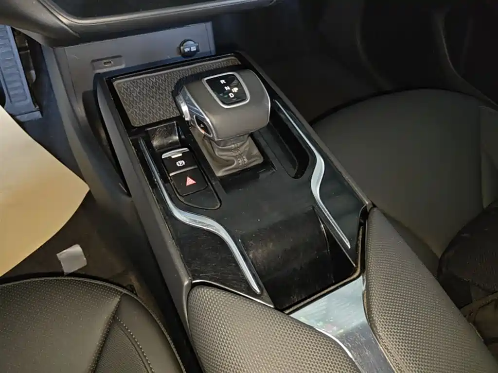 Hongqi E-QM5 2023 Facelift Basic Travel Edition фото 14
