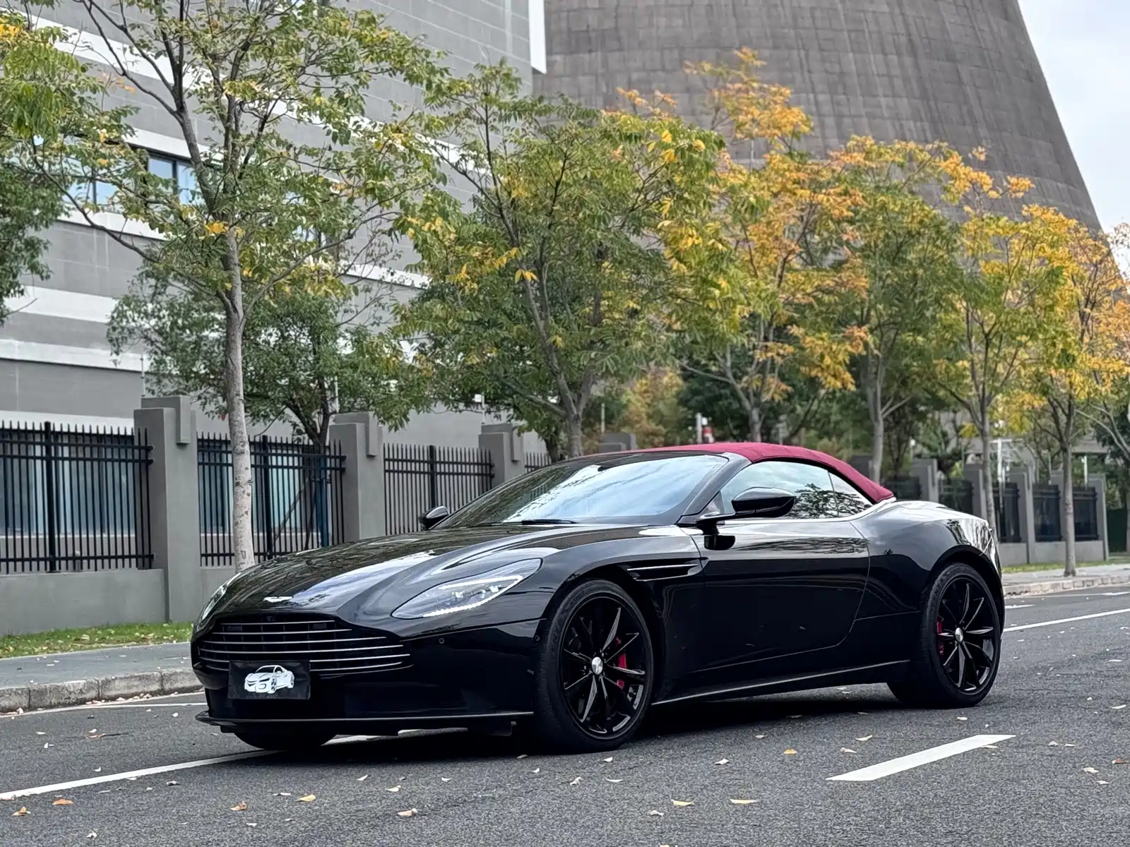 Фото 9 - Aston Martin DB11