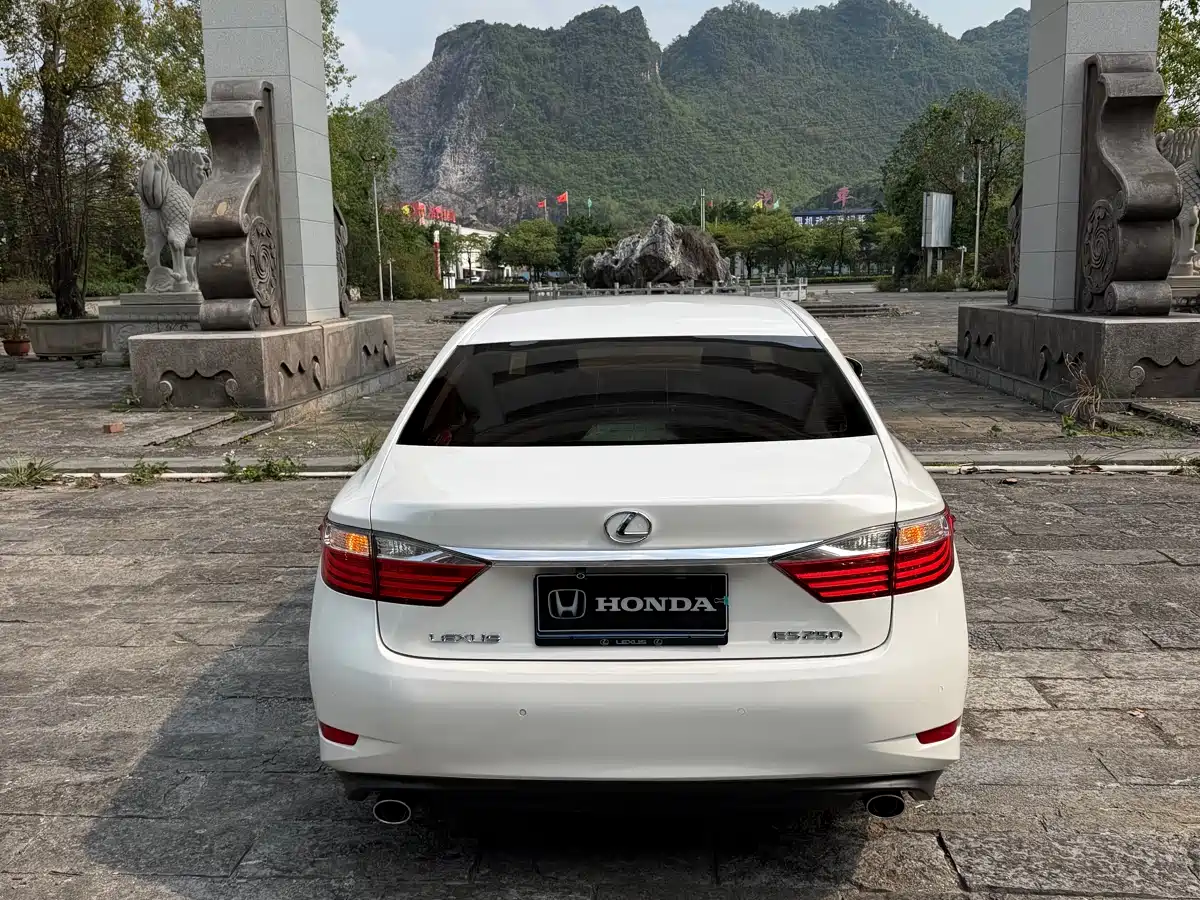 Lexus ES 2013 250 Elite Edition фото 4