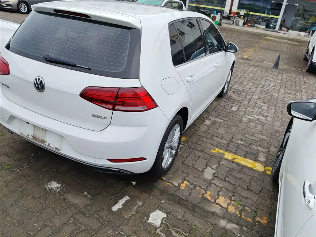 Volkswagen Golf 2018 1.6L Automatic Comfort фото 24