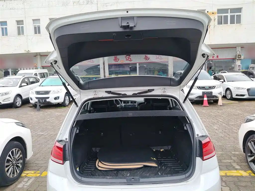 Volkswagen Golf 2018 1.6L Automatic Comfort фото 15