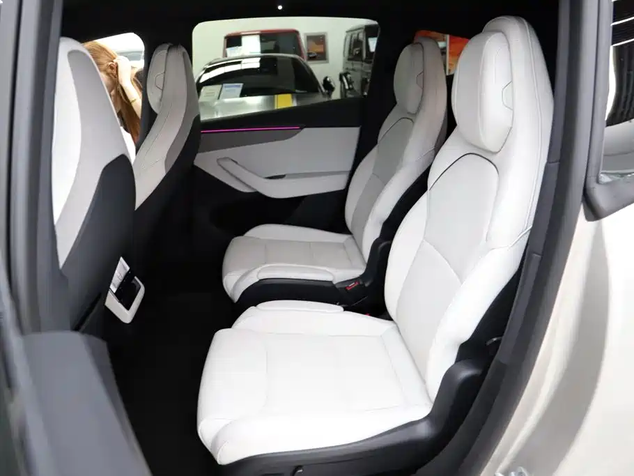 Tesla Model Y L 2026 2025 Facelift Long Range AWD