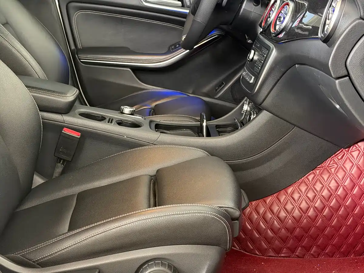 Mercedes-Benz CLA (Import) 2016 CLA 200 Fashion фото 7