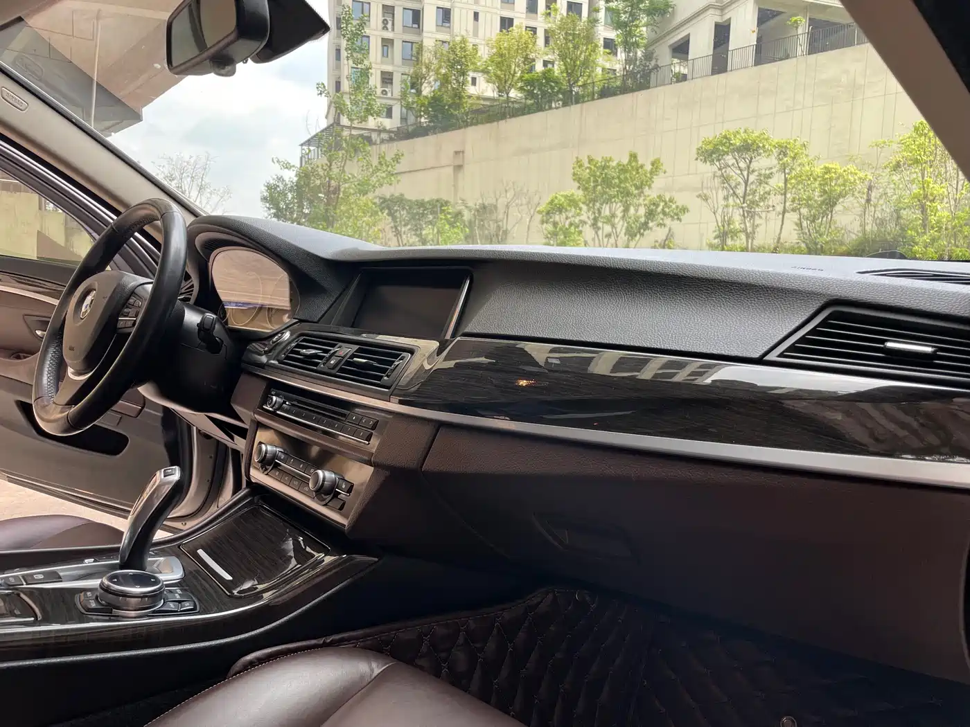 BMW 5 Series 2014 525Li Luxury Design Package фото 15