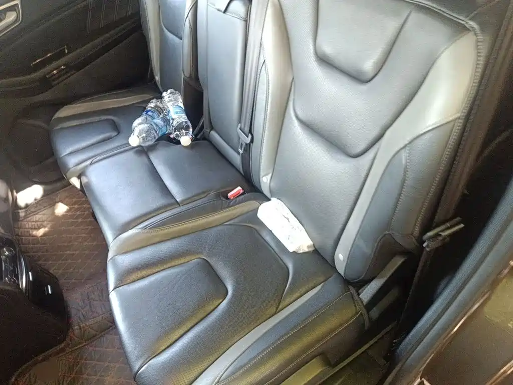Photo 13 - Ford Edge