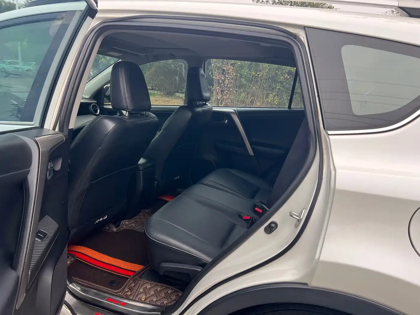 Toyota RAV4 Rongfang 2015 2.0L CVT 4WD Pioneer Edition фото 8