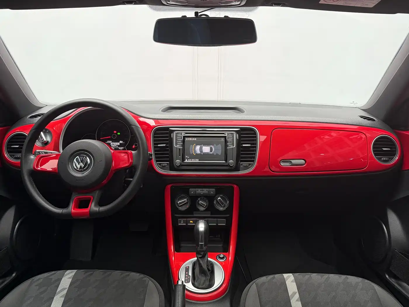 Volkswagen Beetle 2017 180TSI Style фото 12