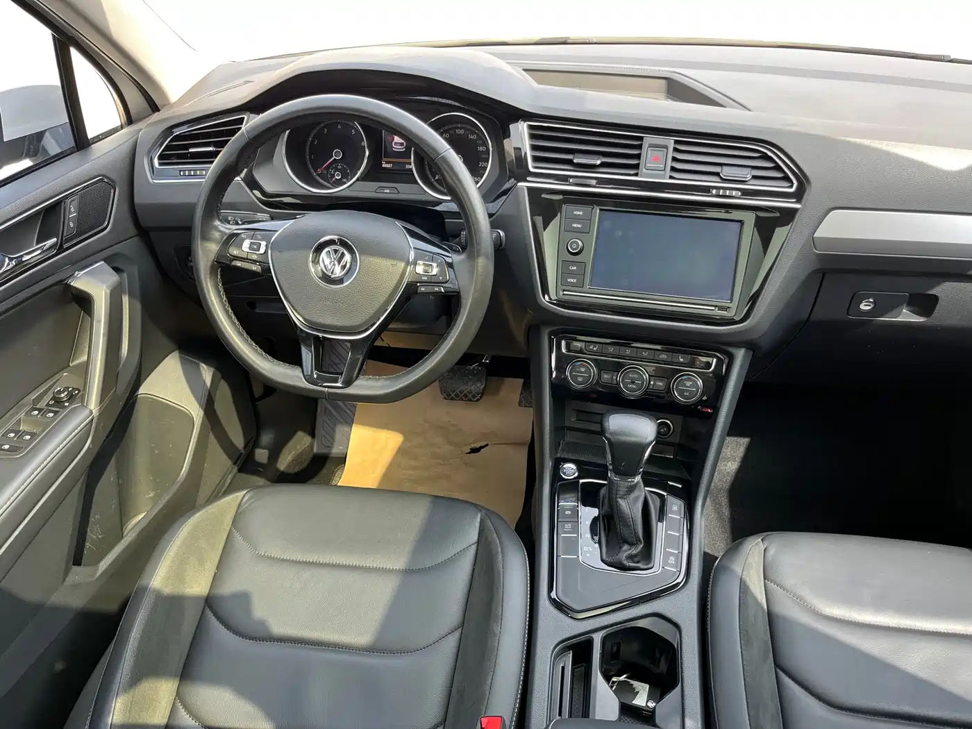 Volkswagen Tiguan L 2018 Facelift 330TSI Automatic 2WD Luxury Edition фото 9
