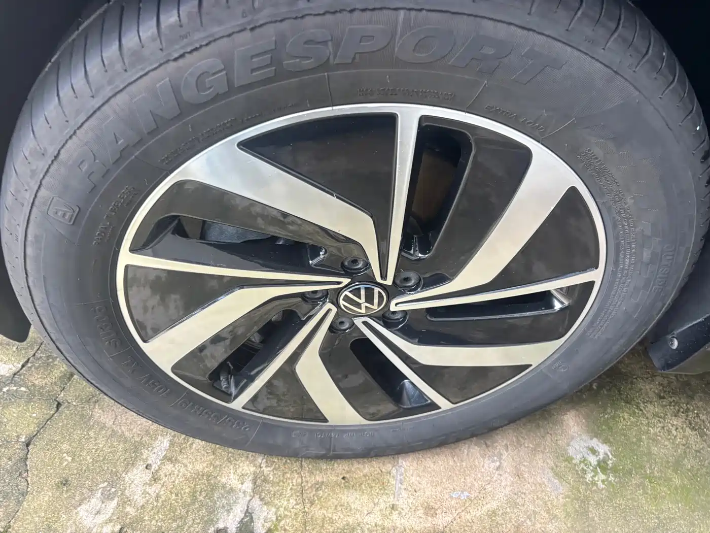 Volkswagen Viloran 2022 380TSI Premium Edition фото 3