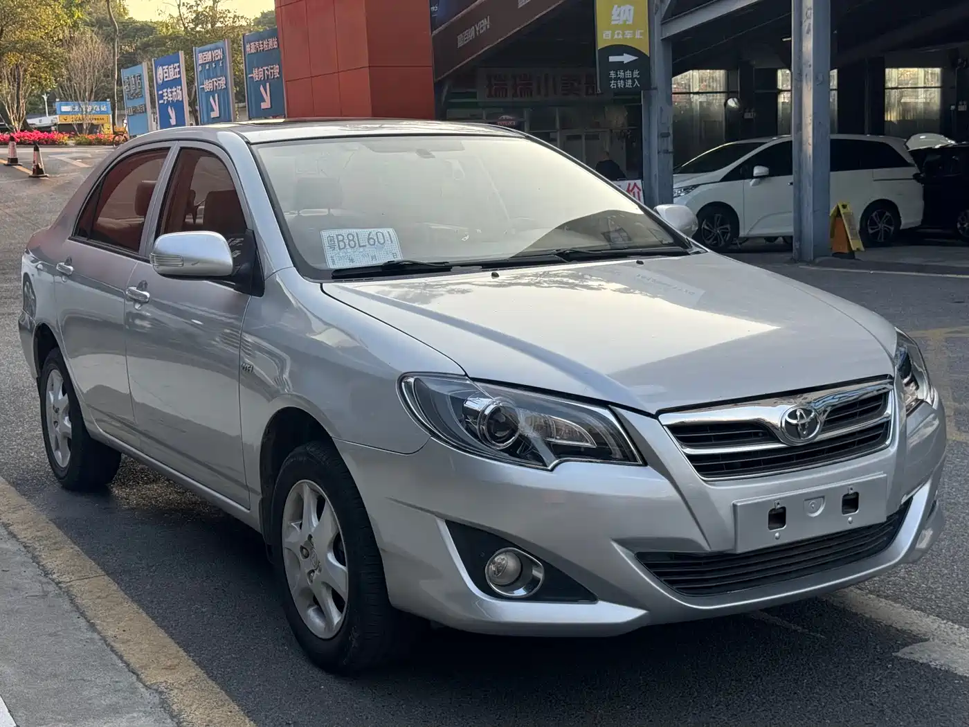 Toyota Corolla 2013 1.6L Automatic Luxury фото 2