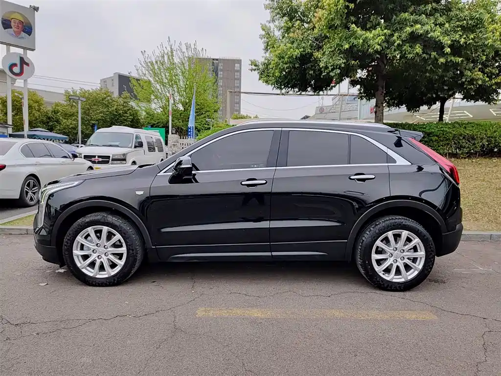 CADILLAC XT4