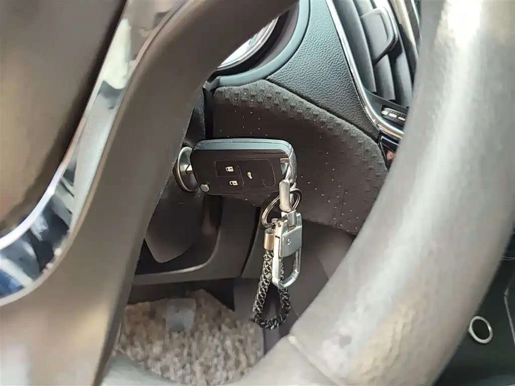 Chevrolet Cruze 2016 1.5L Manual Elite Edition фото 17