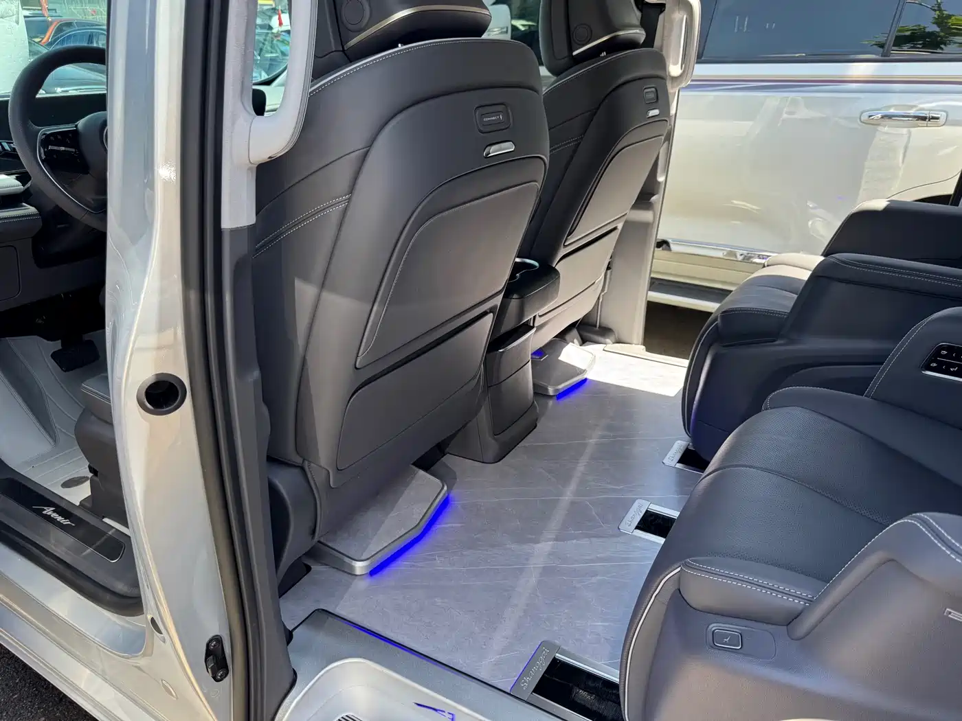 Buick GL8 2026 Luzun Premium Edition фото 9