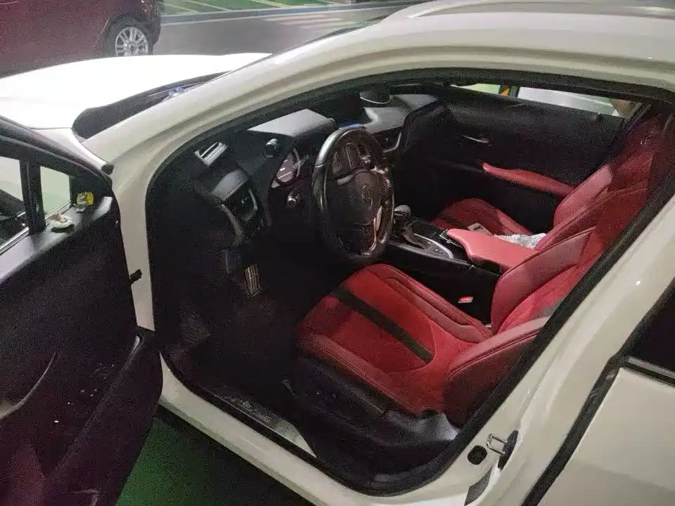 Фото 5 - Lexus UX