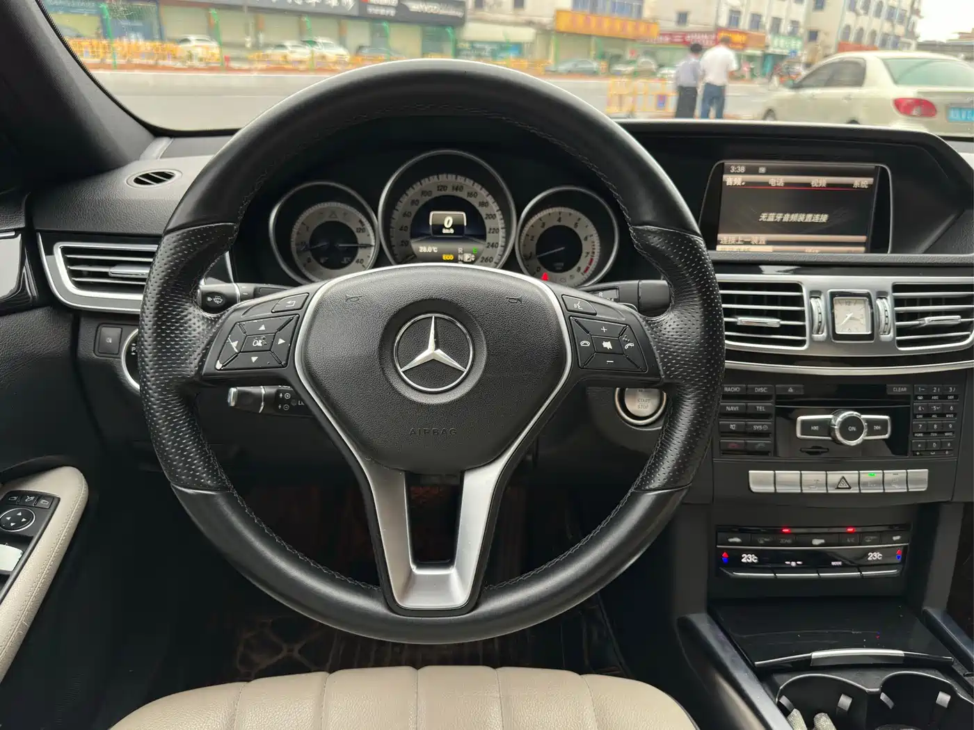 Mercedes-Benz E-Class 2015 E 260 L Sport фото 11
