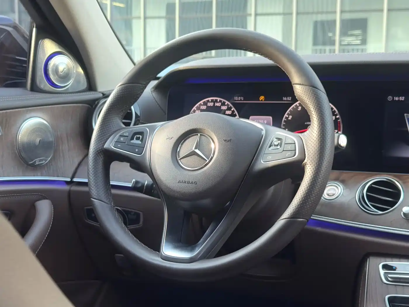Mercedes-Benz E-Class 2018 E 300 L Luxury фото 3