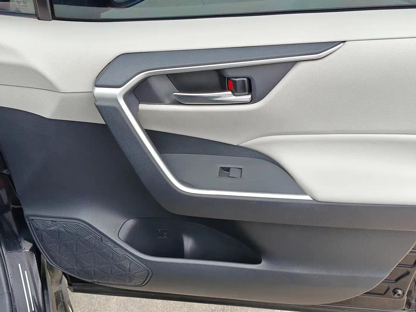 Toyota RAV4 Rongfang 2020 Hybrid 2.5L E-CVT 2WD Elite Edition фото 11