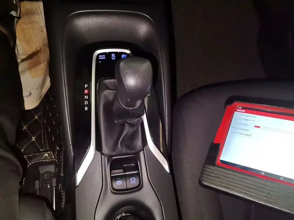 Toyota Corolla 2021 Hybrid 1.8L E-CVT Pioneer Edition фото 7