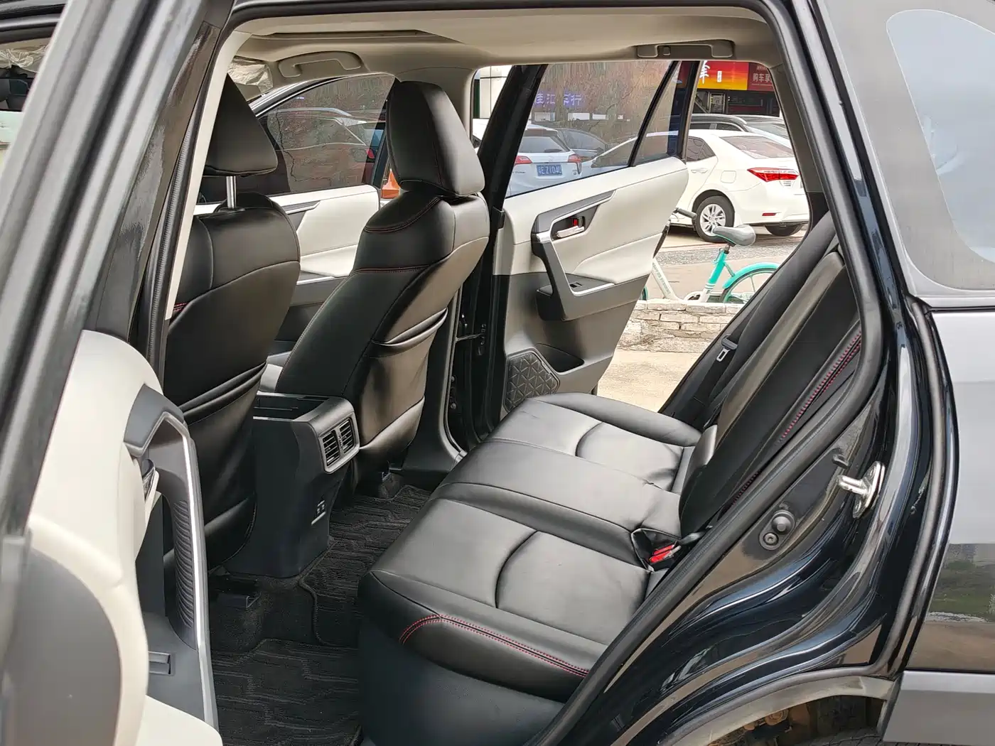 Toyota RAV4 Rongfang 2020 Hybrid 2.5L E-CVT 2WD Elite Edition фото 9