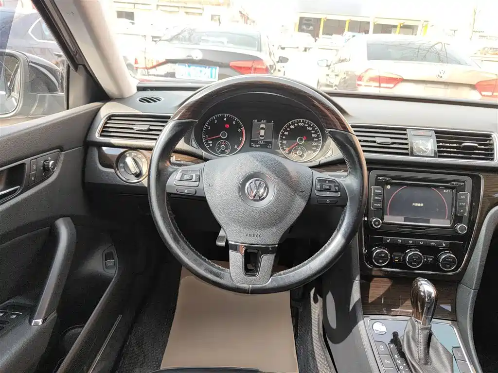 Volkswagen Passat 2015 1.8TSI DSG Ultimate Edition фото 11