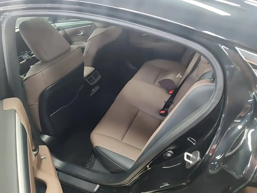 Lexus ES 2026 2025 200 Ultimate Edition