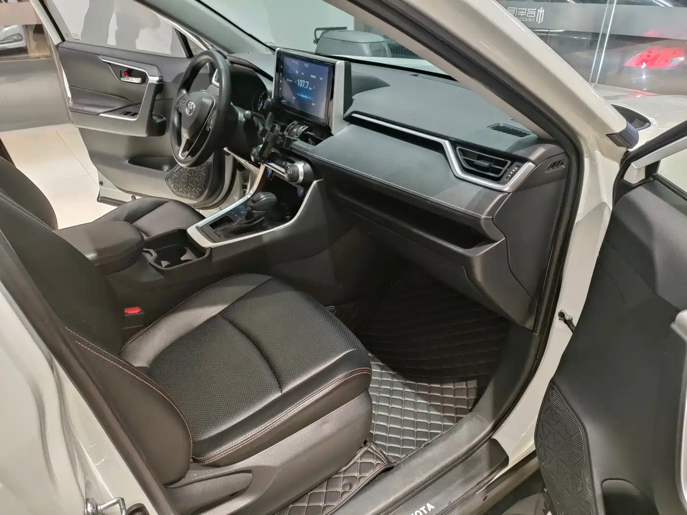 Toyota RAV4 Rongfang 2020 2.0L CVT 2WD Trend Edition фото 10