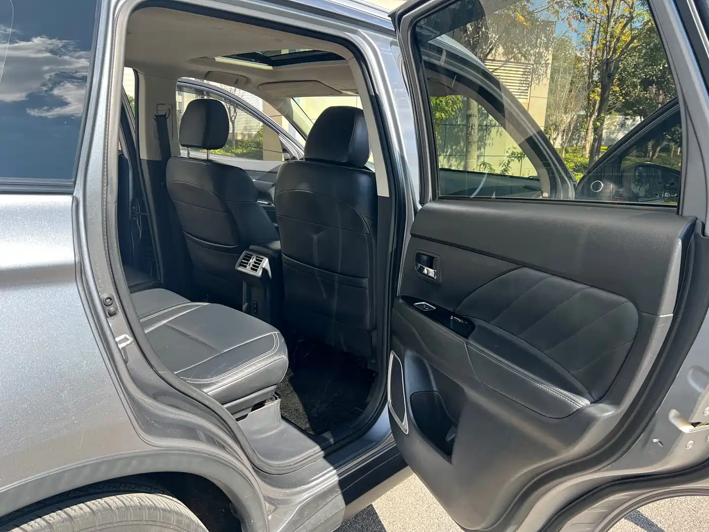MITSUBISHI OUTLANDER