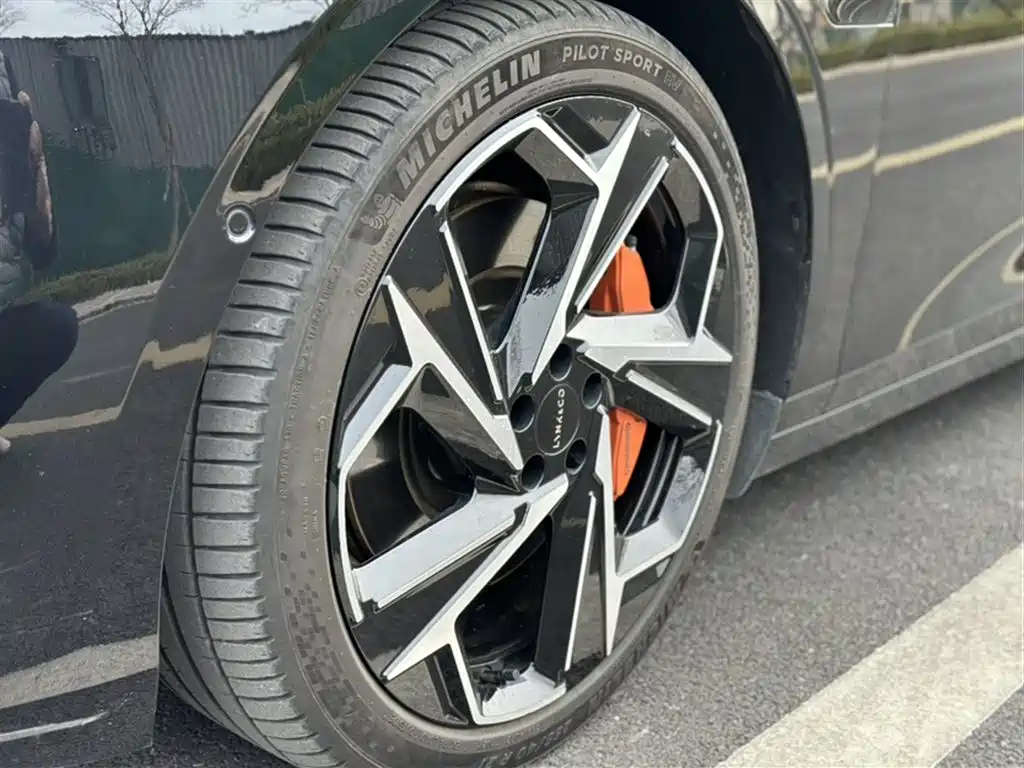Lynk & Co Z10 2025 STARBUFF 95kWh 680km AWD Smart Drive фото 13