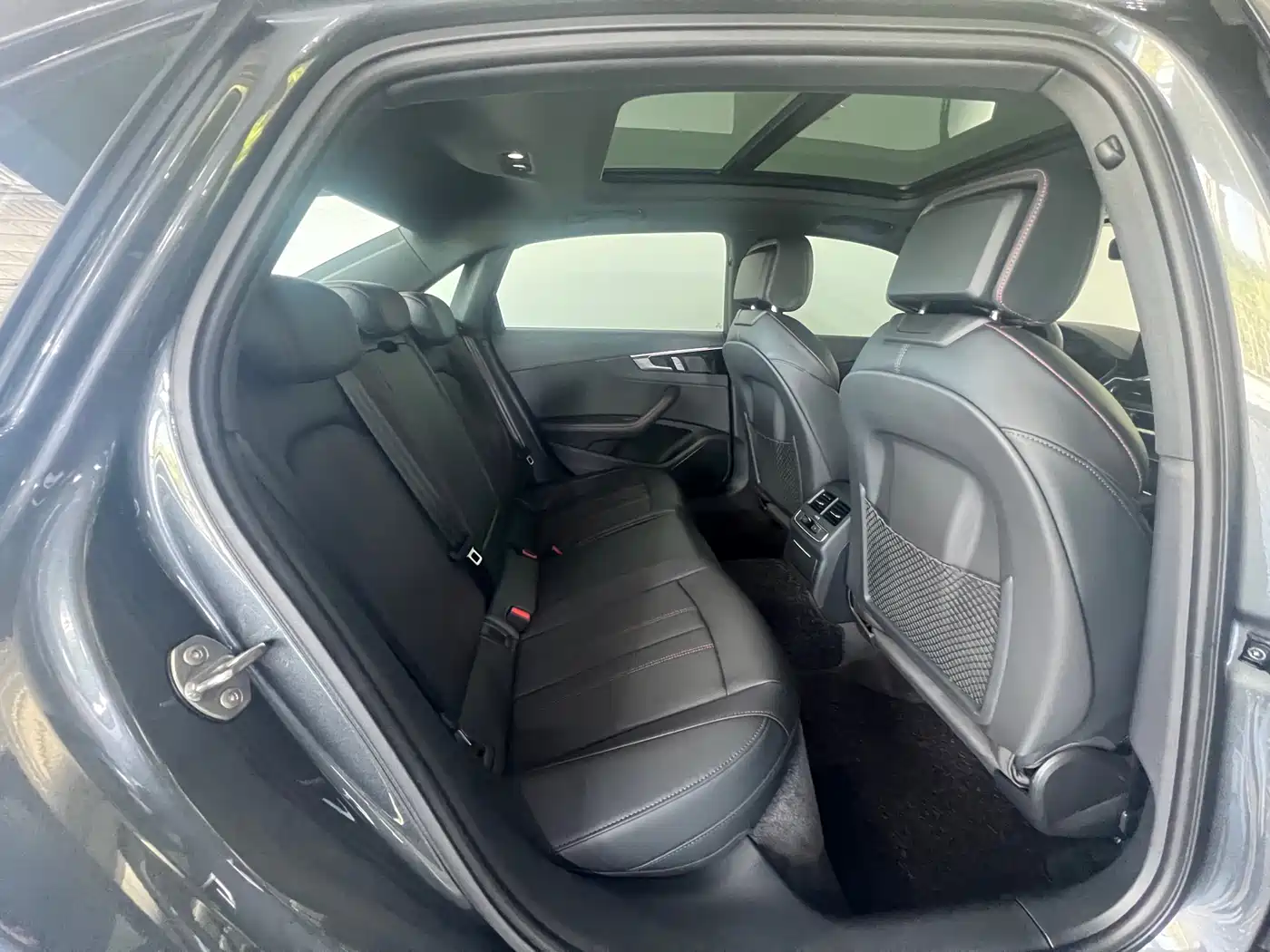 Audi A4L 2025 2 Million Celebration Edition 40 TFSI Luxury Dynamic фото 17