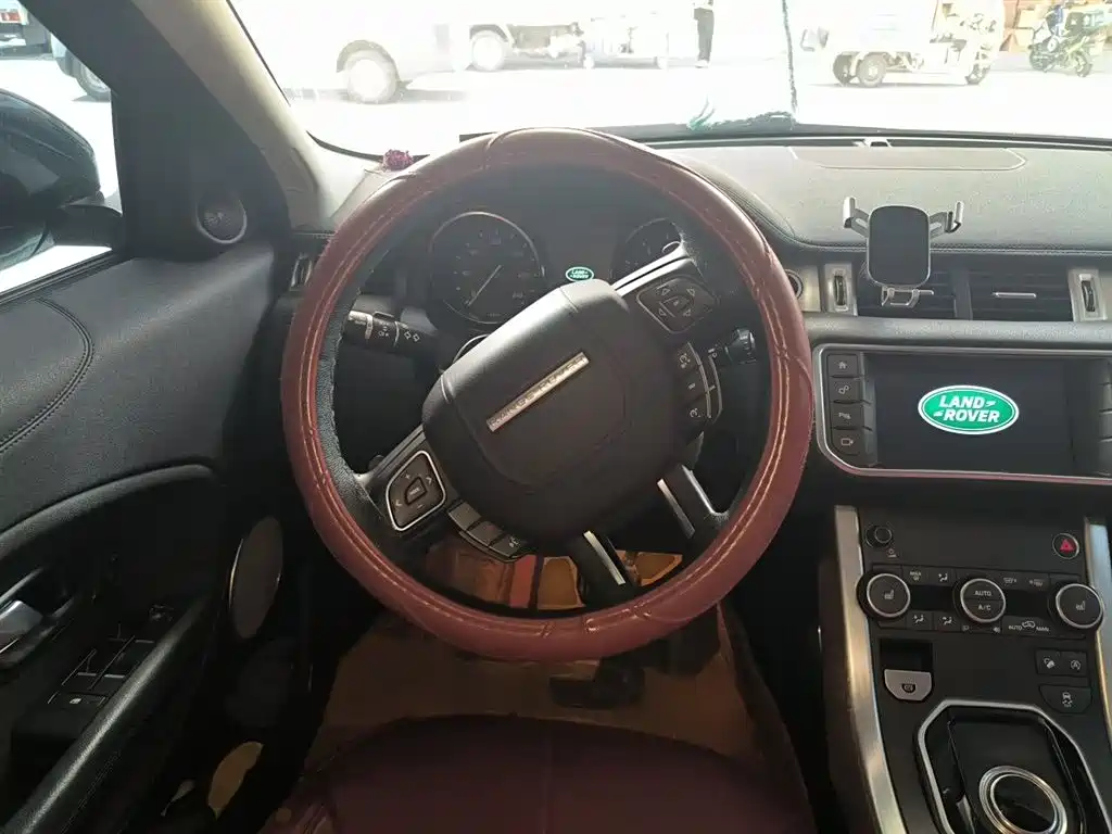 Land Rover Range Rover Evoque 2017 2.0T British Style Edition фото 3