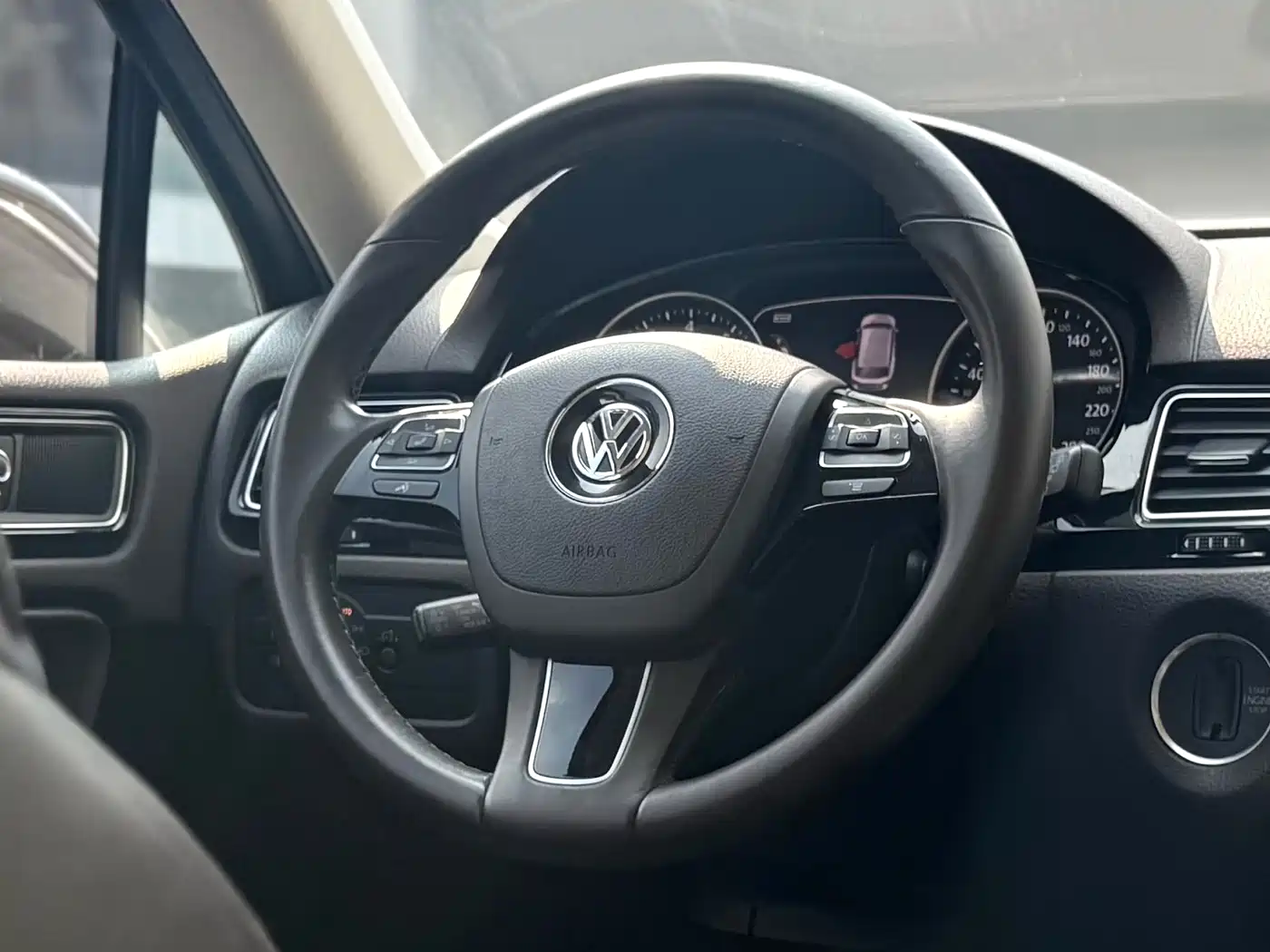 VOLKSWAGEN TOUAREG