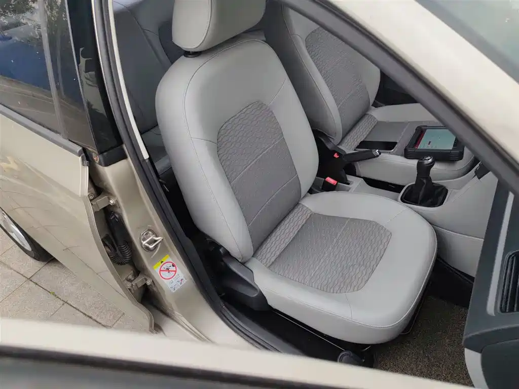 Škoda Rapid 2016 1.6L Manual Pioneer Edition фото 25