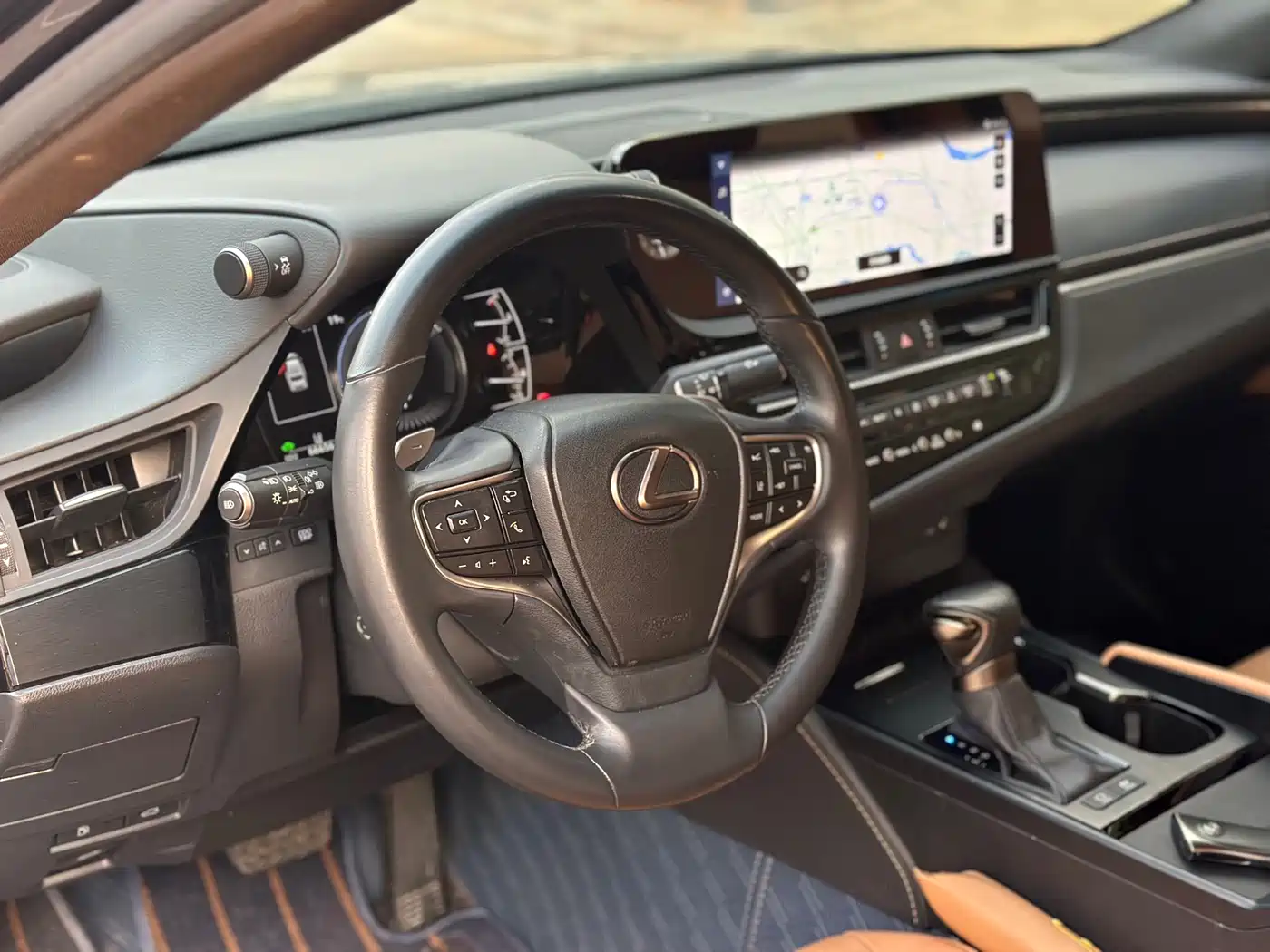 Lexus ES 2022 300h Excellence Edition фото 8