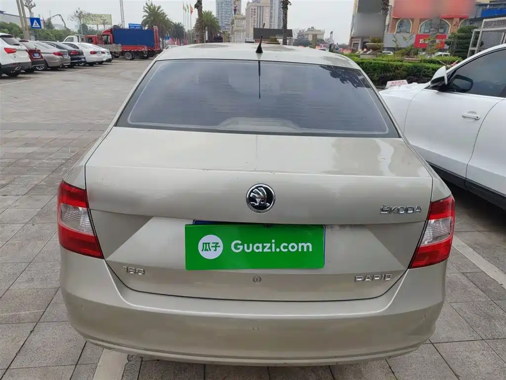 Škoda Rapid 2016 1.6L Manual Pioneer Edition фото 6