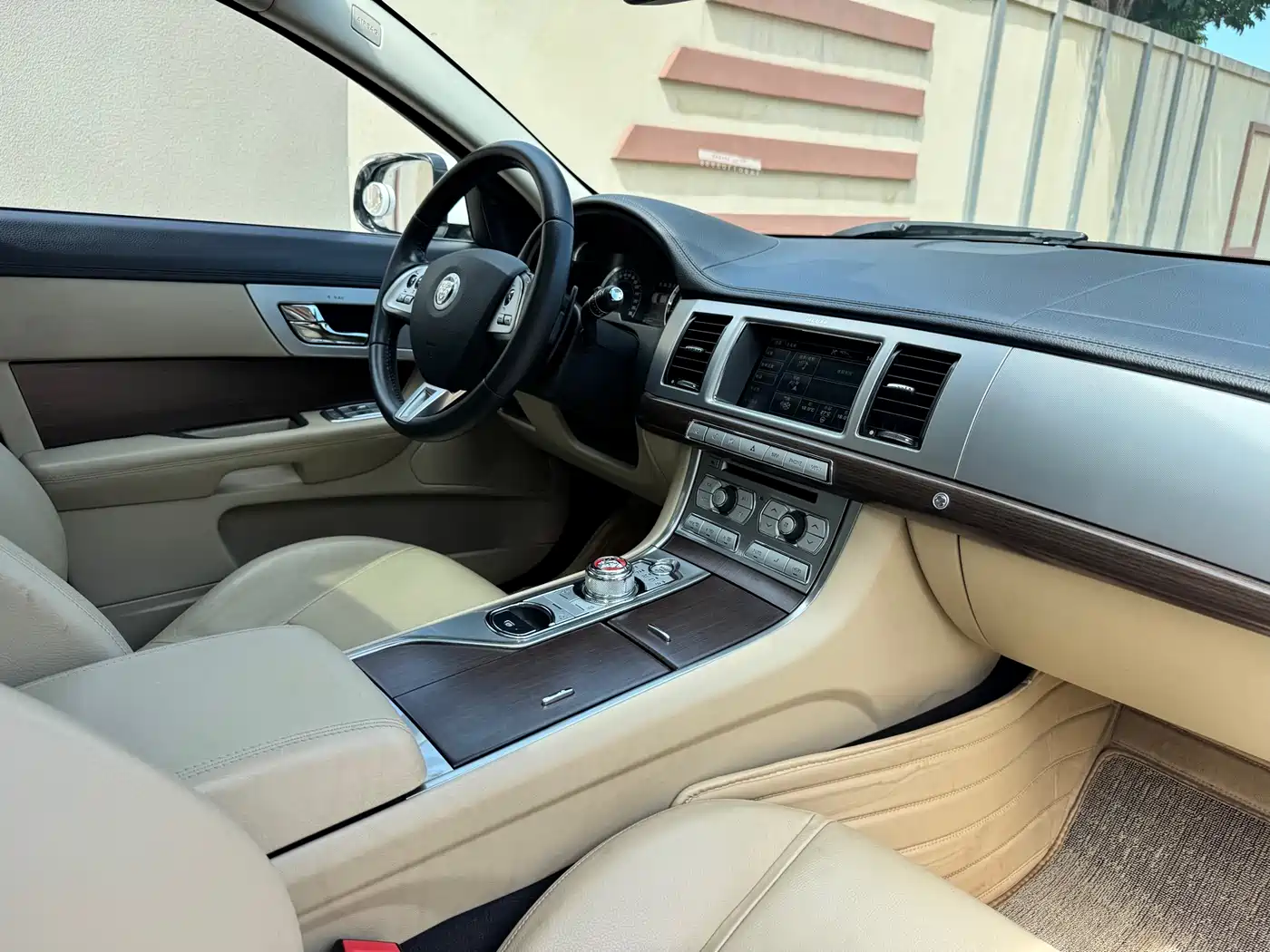 Jaguar XF 2013 2013 XF 2.0T Luxury Edition