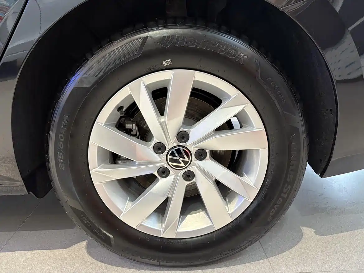 VOLKSWAGEN PASSAT NEW ENERGY