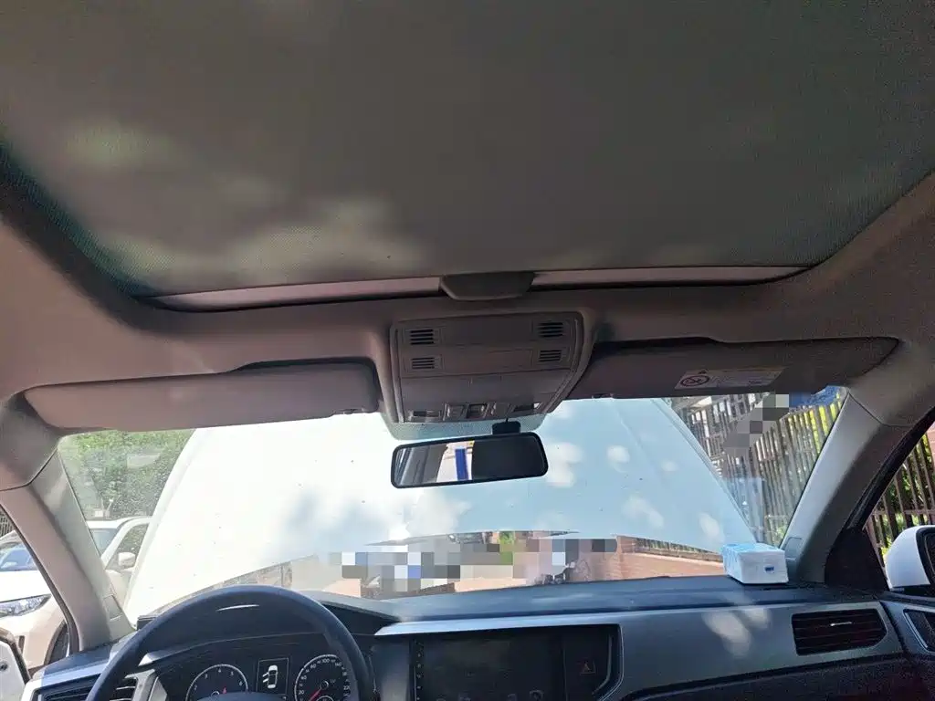 Volkswagen Polo 2019 Plus 1.5L Automatic Panorama Enjoyment Edition фото 14